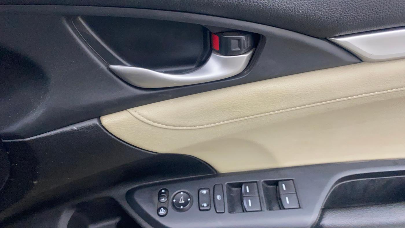 2019 Honda Civic 1.8L I-VTEC ZX CVT, Petrol, Automatic, 1,15,102 km, Driver Side Door Panels Control