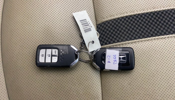 2019 Honda Civic 1.8L I-VTEC ZX CVT, Petrol, Automatic, 1,15,018 km, Key Close Up