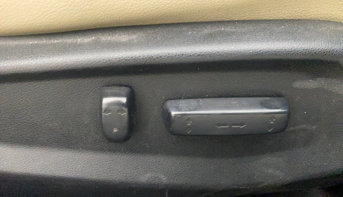 2019 Honda Civic 1.8L I-VTEC ZX CVT, Petrol, Automatic, 1,15,018 km, Driver Side Adjustment Panel