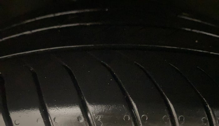 2019 Honda Civic 1.8L I-VTEC ZX CVT, Petrol, Automatic, 1,15,018 km, Right Rear Tyre Tread