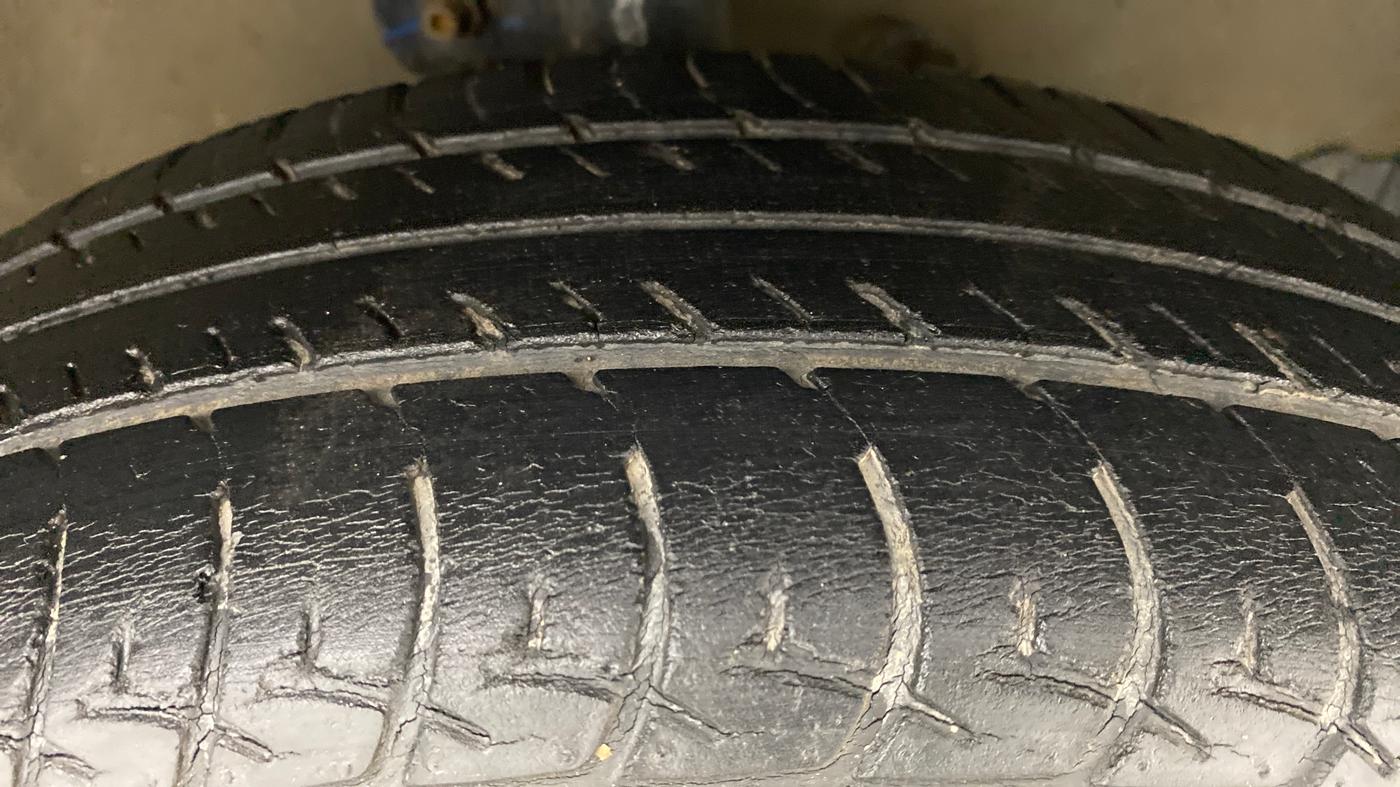 2015 Maruti Celerio VXI AGS, Petrol, Automatic, 46,601 km, Right Front Tyre Tread