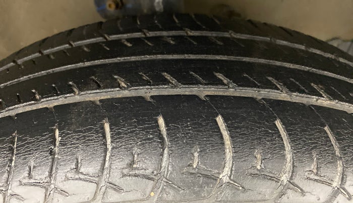 2015 Maruti Celerio VXI AGS, Petrol, Automatic, 46,601 km, Right Front Tyre Tread