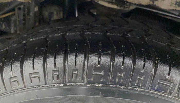2016 Maruti Alto 800 LXI, Petrol, Manual, 75,590 km, Left Rear Tyre Tread