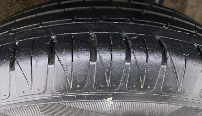 2016 Maruti Vitara Brezza ZDI, Diesel, Manual, 98,637 km, Left Rear Tyre Tread