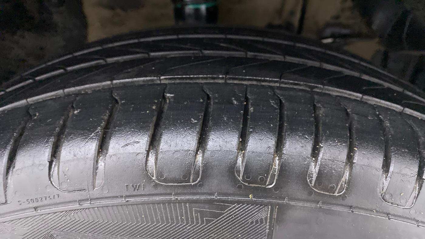 2016 Maruti Vitara Brezza ZDI, Diesel, Manual, 98,637 km, Right Front Tyre Tread