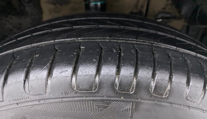 2016 Maruti Vitara Brezza ZDI, Diesel, Manual, 98,637 km, Right Front Tyre Tread