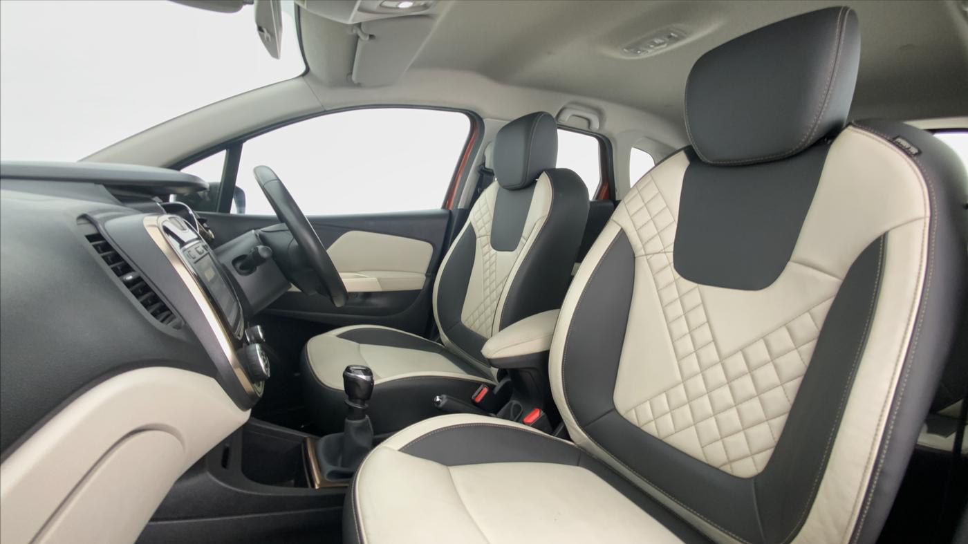 2017 Renault Captur 1.5 PLATINE DIESEL, Diesel, Manual, 50,144 km, Right Side Front Door Cabin