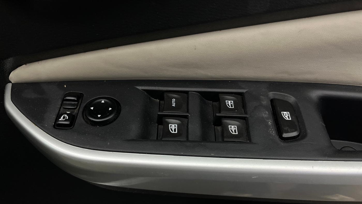 2021 Nissan MAGNITE XL, Petrol, Manual, 38,101 km, Driver Side Door Panels Control