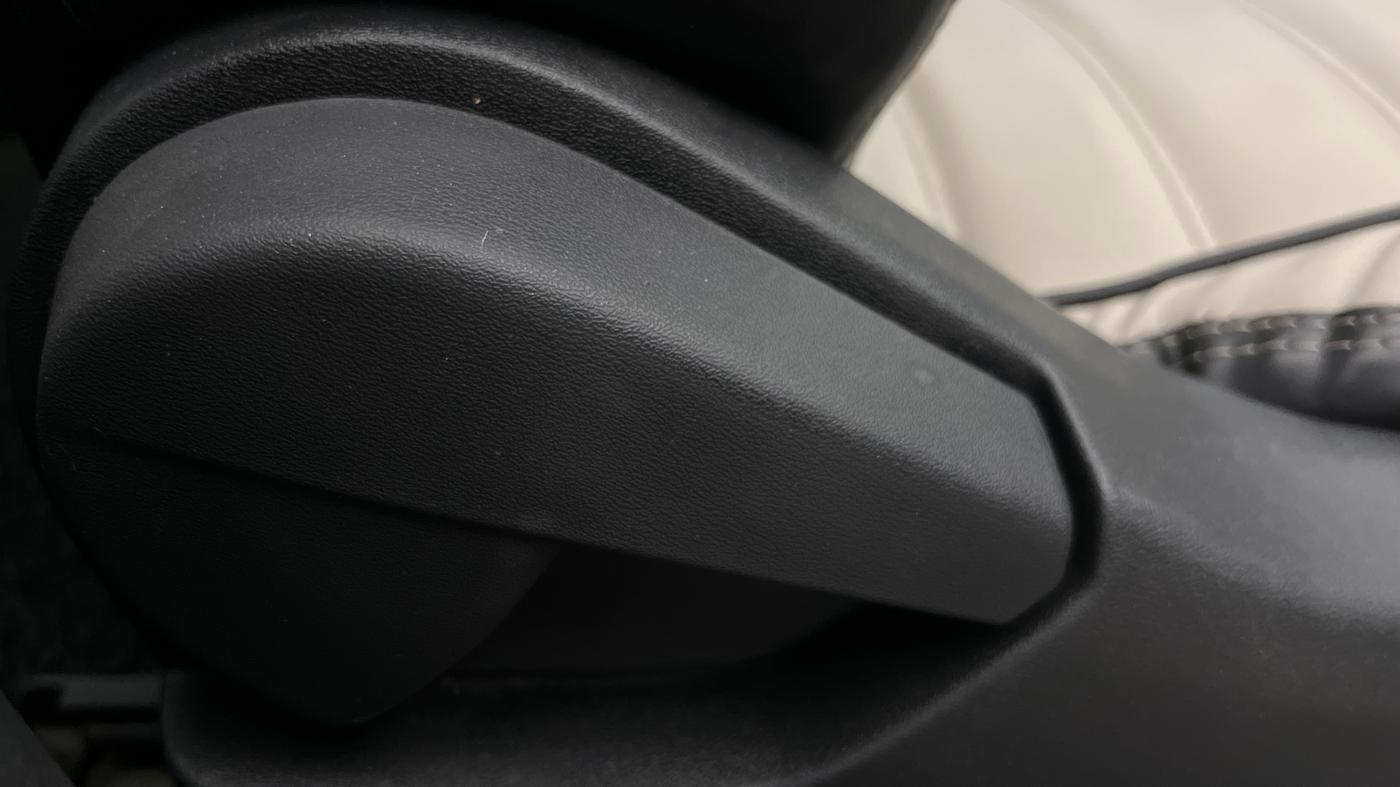 2021 Nissan MAGNITE XL, Petrol, Manual, 38,101 km, Driver Side Adjustment Panel