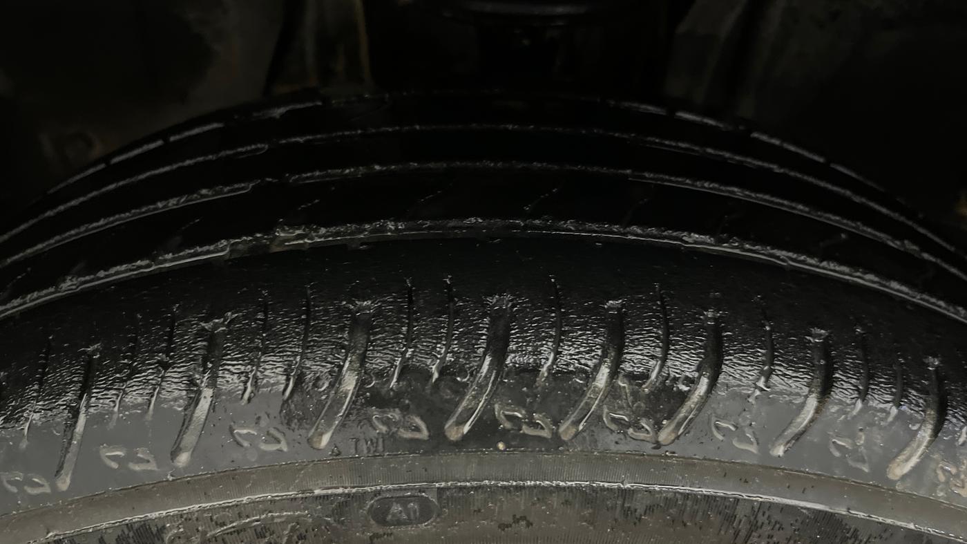 2021 Nissan MAGNITE XL, Petrol, Manual, 38,101 km, Left Front Tyre Tread