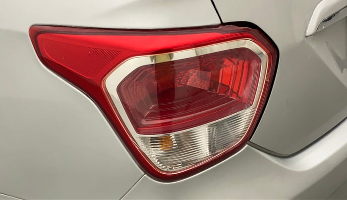 2014 Hyundai Xcent SX 1.2 (O), Petrol, Manual, 75,576 km, Left tail light - Minor damage