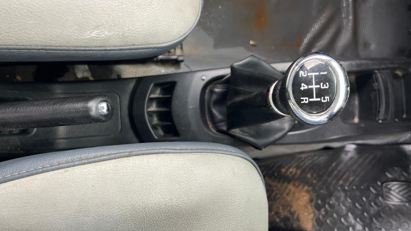 2018 Maruti Wagon R 1.0 VXI, Petrol, Manual, 61,840 km, Gear Lever