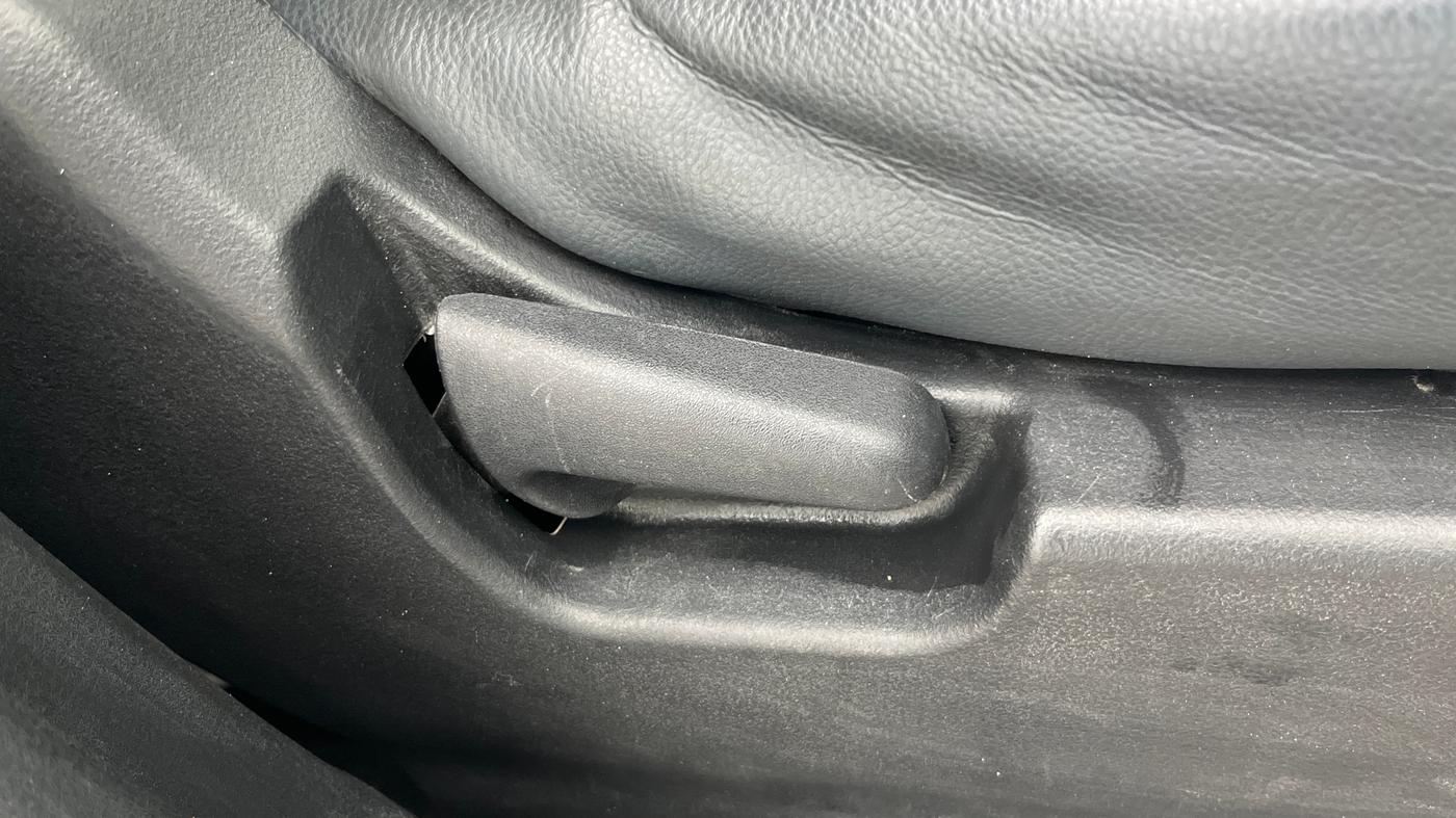 2018 Maruti Wagon R 1.0 VXI, Petrol, Manual, 61,840 km, Driver Side Adjustment Panel