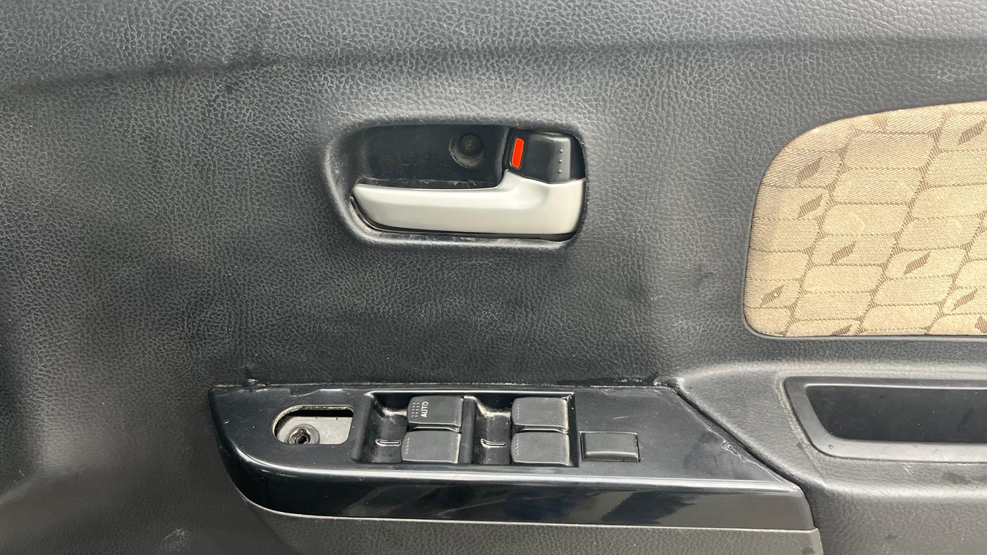 2018 Maruti Wagon R 1.0 VXI, Petrol, Manual, 61,840 km, Driver Side Door Panels Control