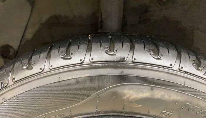 2017 Hyundai Grand i10 SPORTZ (O) AT 1.2 KAPPA VTVT, Petrol, Automatic, 31,331 km, Right Rear Tyre Tread