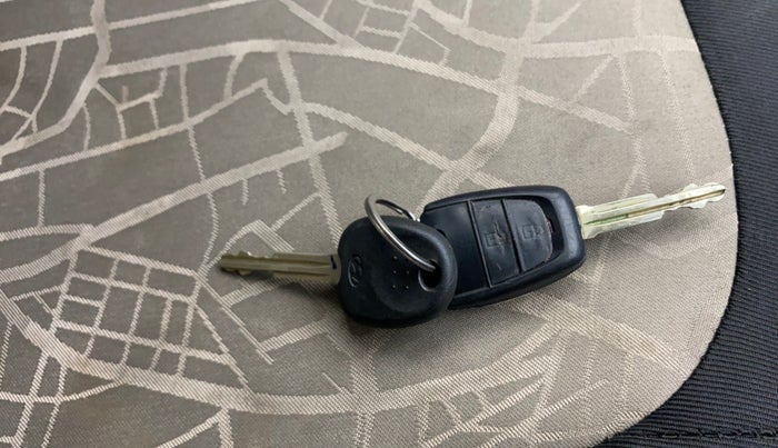 2017 Hyundai Grand i10 SPORTZ (O) AT 1.2 KAPPA VTVT, Petrol, Automatic, 31,331 km, Key Close Up