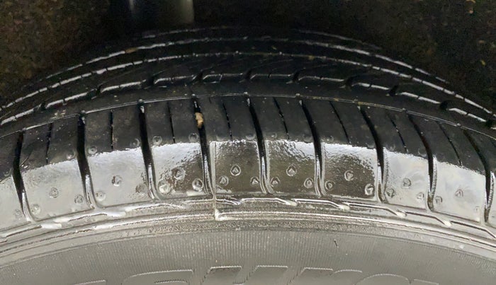 2015 Ford Ecosport TITANIUM 1.5L PETROL AT, Petrol, Automatic, 78,718 km, Right Rear Tyre Tread