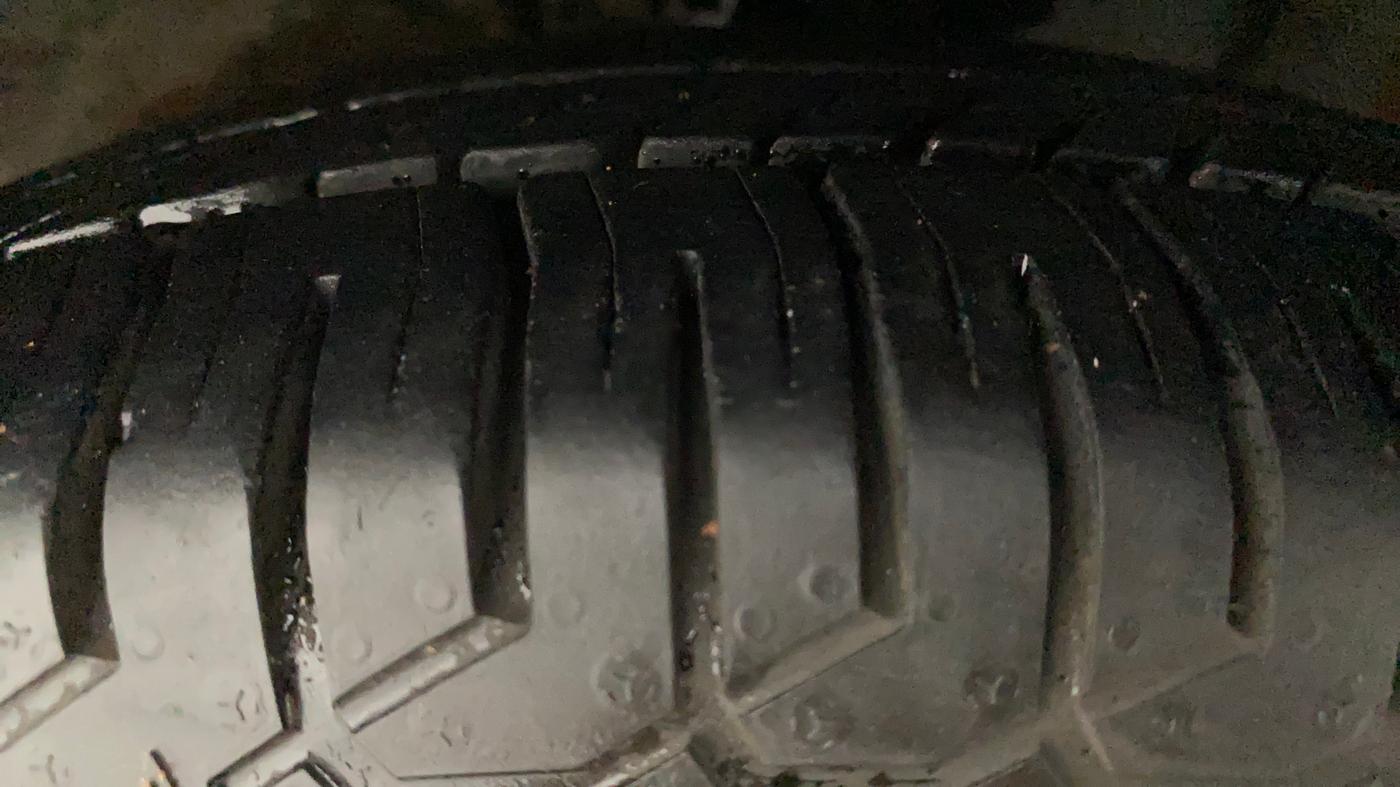 2011 Hyundai i10 MAGNA 1.2, Petrol, Manual, 60,320 km, Left Front Tyre Tread