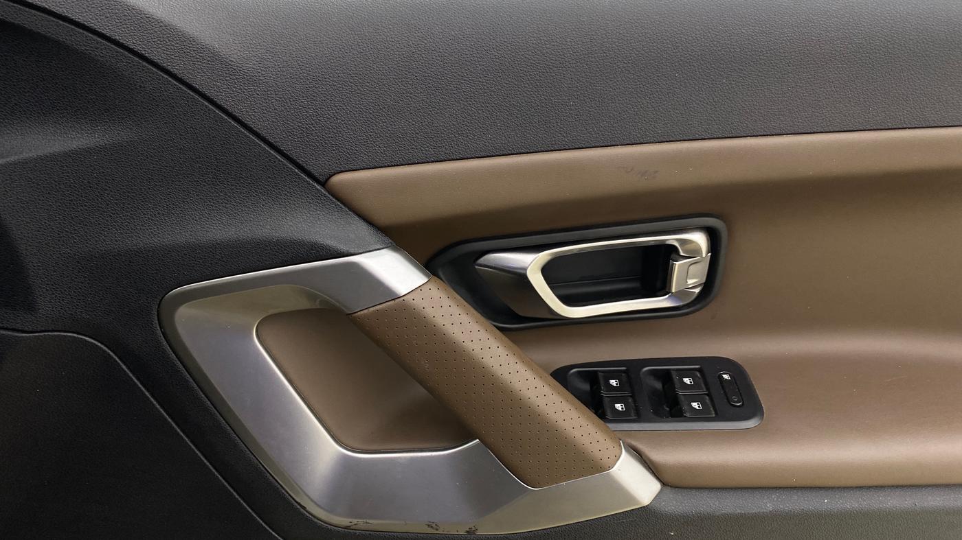 2020 Tata Harrier XZ 2.0L, Diesel, Manual, 76,170 km, Driver Side Door Panels Control