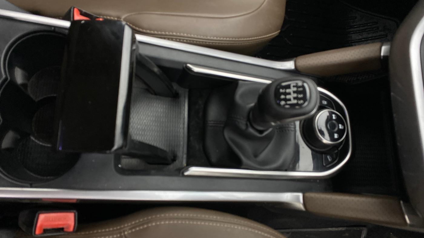 2020 Tata Harrier XZ 2.0L, Diesel, Manual, 76,170 km, Gear Lever