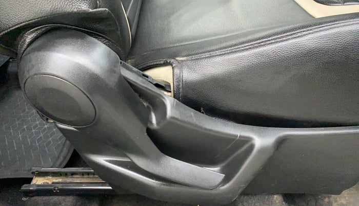 2019 Maruti New Wagon-R LXI CNG 1.0, CNG, Manual, 41,819 km, Driver Side Adjustment Panel