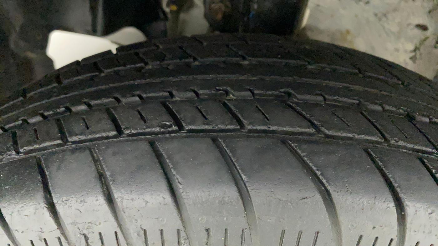 2019 Maruti New Wagon-R LXI CNG 1.0, CNG, Manual, 41,819 km, Left Front Tyre Tread