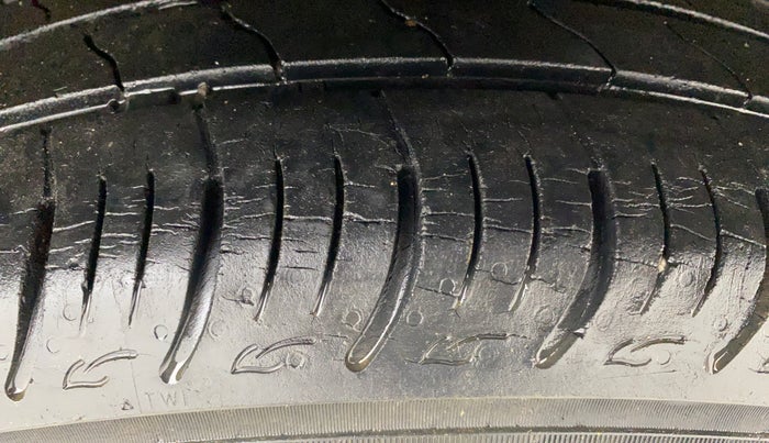 2020 Maruti Baleno DELTA PETROL 1.2, Petrol, Manual, 21,517 km, Right Front Tyre Tread