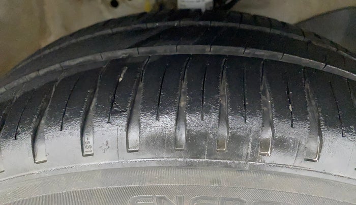 2015 Honda Brio S MT, Petrol, Manual, 68,368 km, Right Front Tyre Tread