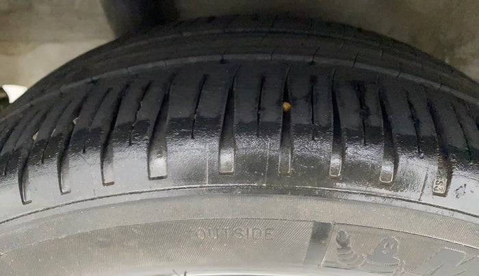 2015 Honda Brio S MT, Petrol, Manual, 68,368 km, Right Rear Tyre Tread