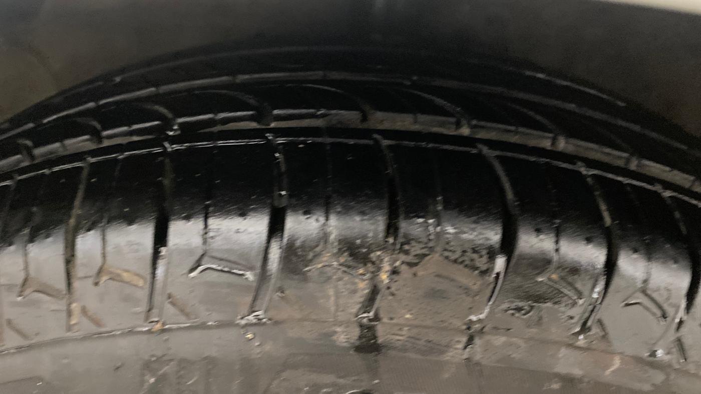 2015 Maruti Celerio VXI AMT, Petrol, Automatic, 1,43,078 km, Left Front Tyre Tread