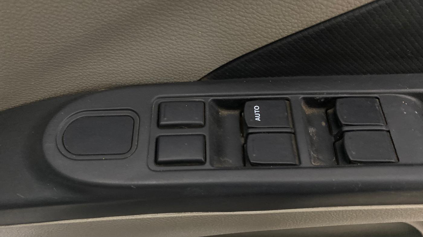 2015 Maruti Celerio VXI AMT, Petrol, Automatic, 1,43,078 km, Driver Side Door Panels Control