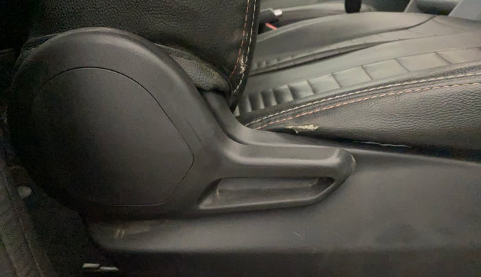 2023 Tata Tiago XT (O) PETROL, Petrol, Manual, 34,833 km, Driver Side Adjustment Panel