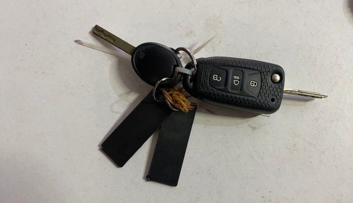 2023 Tata Tiago XT (O) PETROL, Petrol, Manual, 34,833 km, Key Close Up