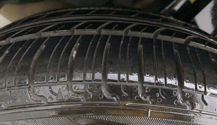 2013 Maruti Ertiga ZXI, Petrol, Manual, 56,469 km, Right Rear Tyre Tread