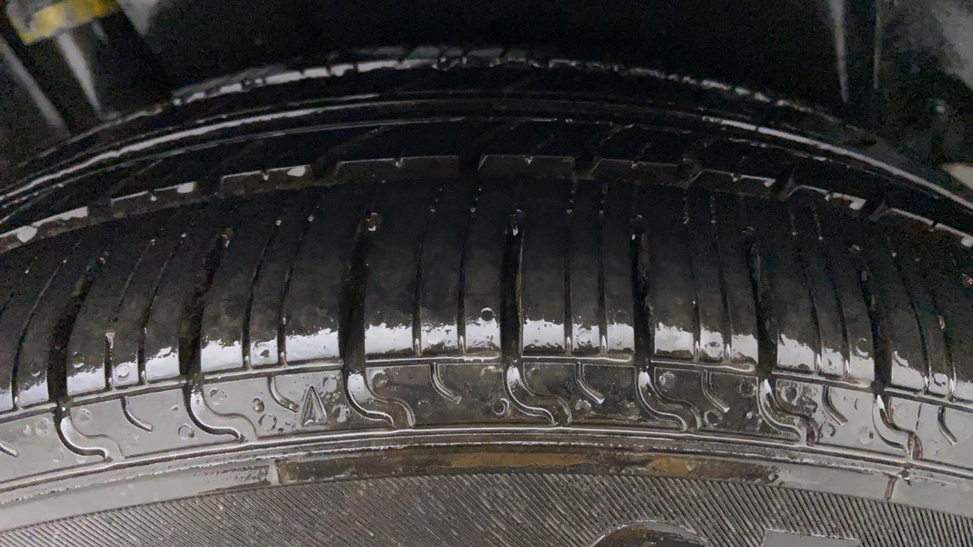 2013 Maruti Ertiga ZXI, Petrol, Manual, 56,469 km, Left Front Tyre Tread