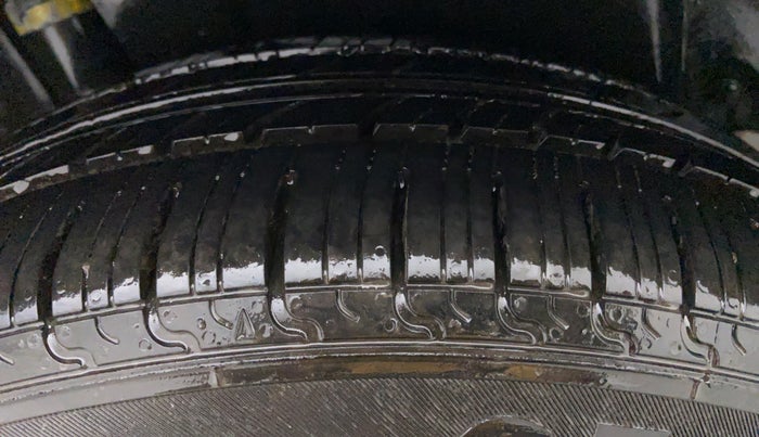 2013 Maruti Ertiga ZXI, Petrol, Manual, 56,469 km, Left Front Tyre Tread