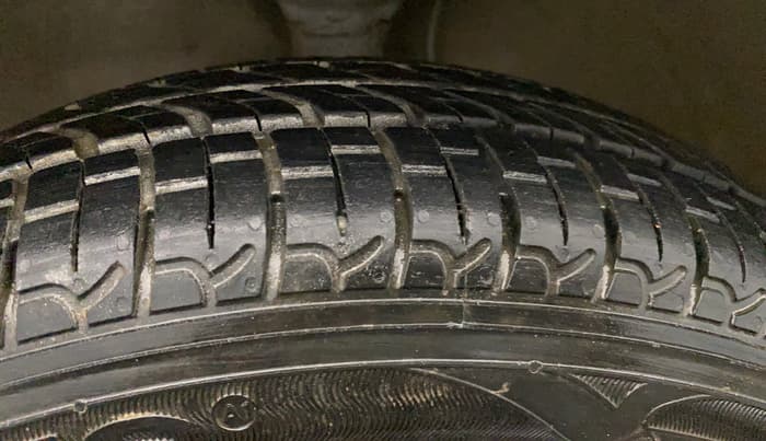 2015 Maruti Wagon R 1.0 VXI, Petrol, Manual, 61,474 km, Left Front Tyre Tread
