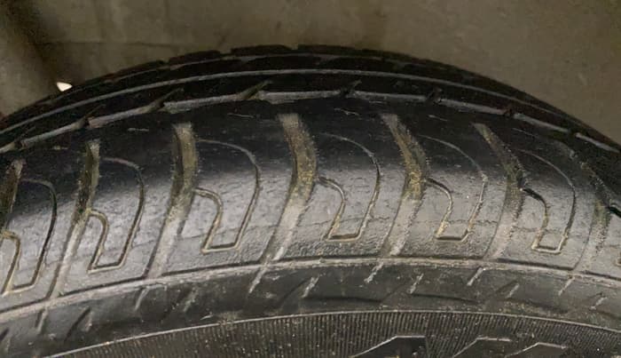 2015 Maruti Wagon R 1.0 VXI, Petrol, Manual, 61,474 km, Right Rear Tyre Tread