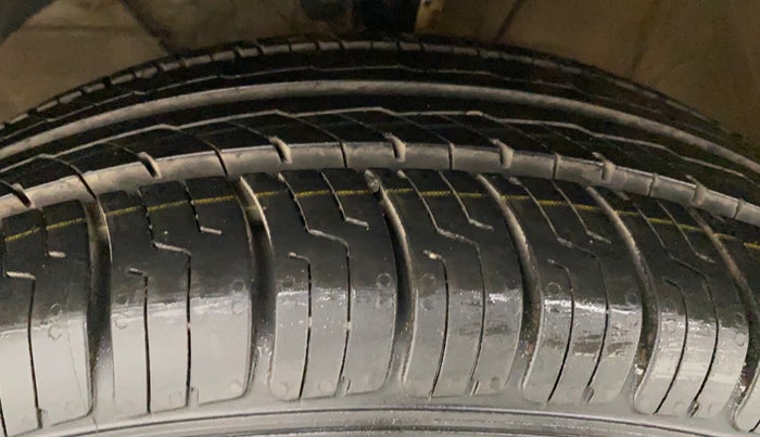 2018 Maruti Swift ZXI PLUS, Petrol, Manual, 64,747 km, Left Front Tyre Tread