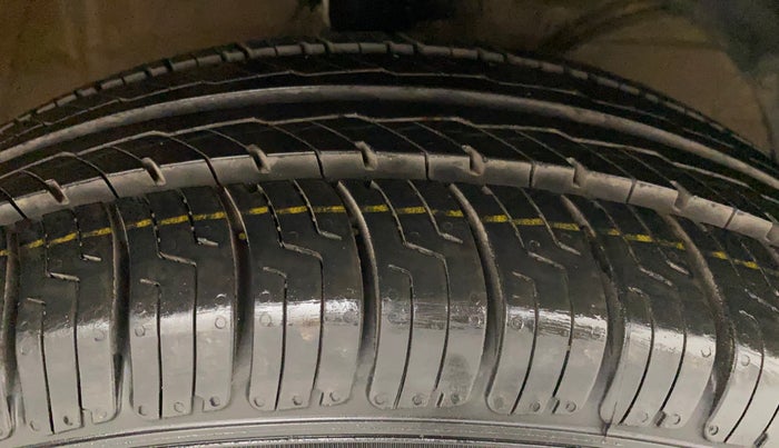 2018 Maruti Swift ZXI PLUS, Petrol, Manual, 64,747 km, Right Front Tyre Tread
