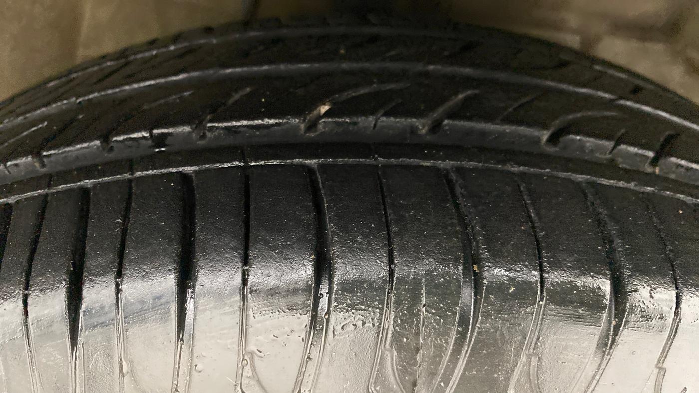 2010 Maruti Ritz ZXI, Petrol, Manual, 47,698 km, Right Front Tyre Tread