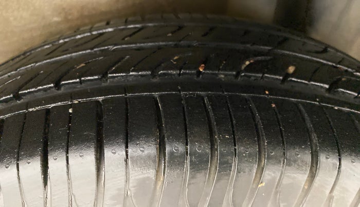 2010 Maruti Ritz ZXI, Petrol, Manual, 47,698 km, Left Rear Tyre Tread