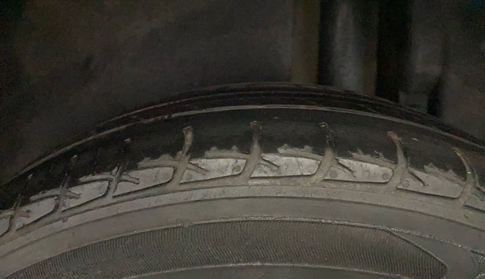 2015 Maruti Swift Dzire ZXI, Petrol, Manual, 1,05,566 km, Left Rear Tyre Tread