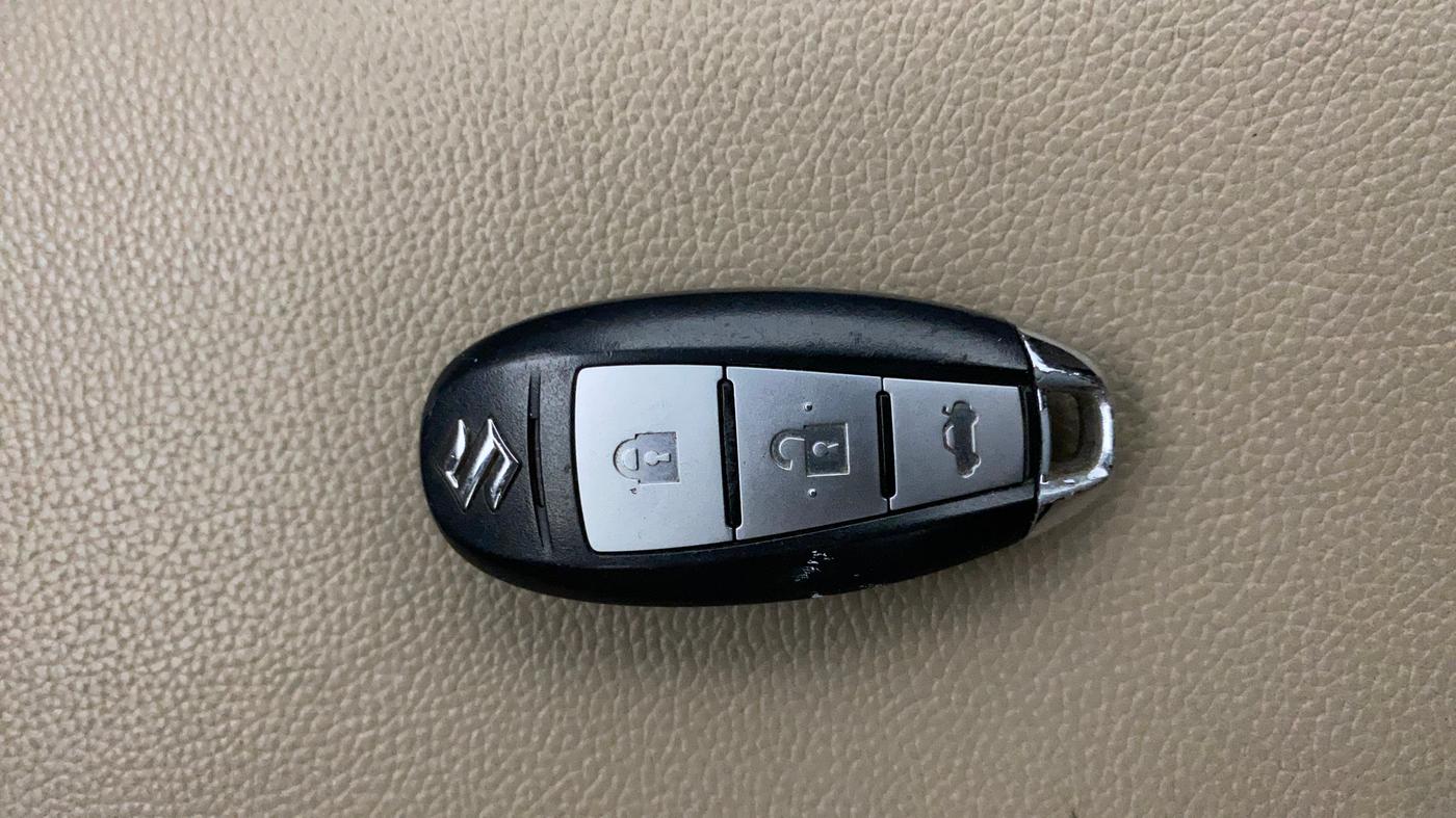2015 Maruti Swift Dzire ZXI, Petrol, Manual, 1,05,566 km, Key Close Up