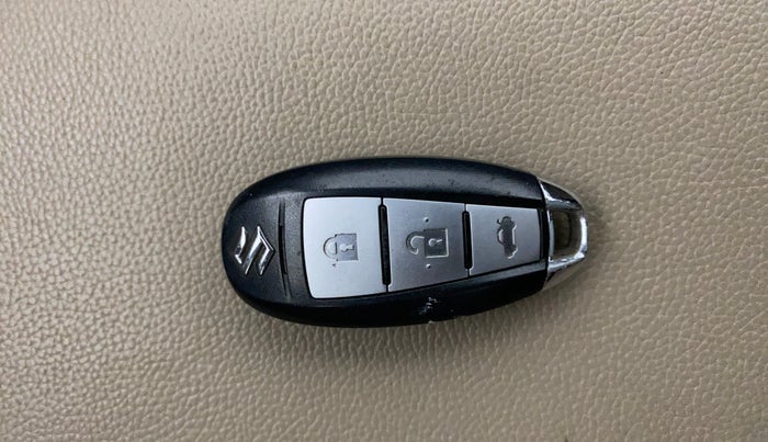 2015 Maruti Swift Dzire ZXI, Petrol, Manual, 1,05,566 km, Key Close Up