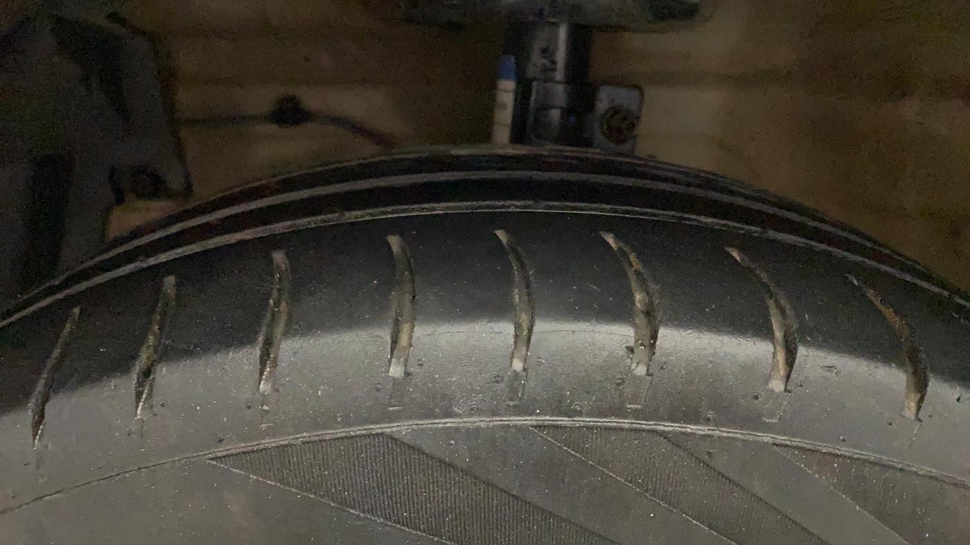 2015 Maruti Swift Dzire ZXI, Petrol, Manual, 1,05,566 km, Left Front Tyre Tread