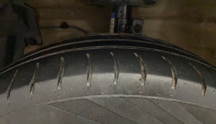 2015 Maruti Swift Dzire ZXI, Petrol, Manual, 1,05,566 km, Left Front Tyre Tread