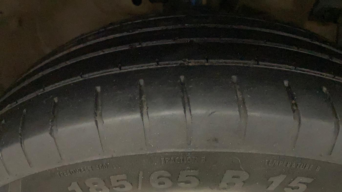 2015 Maruti Swift Dzire ZXI, Petrol, Manual, 1,05,566 km, Right Front Tyre Tread