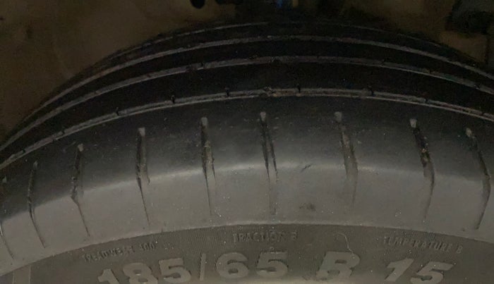 2015 Maruti Swift Dzire ZXI, Petrol, Manual, 1,05,566 km, Right Front Tyre Tread