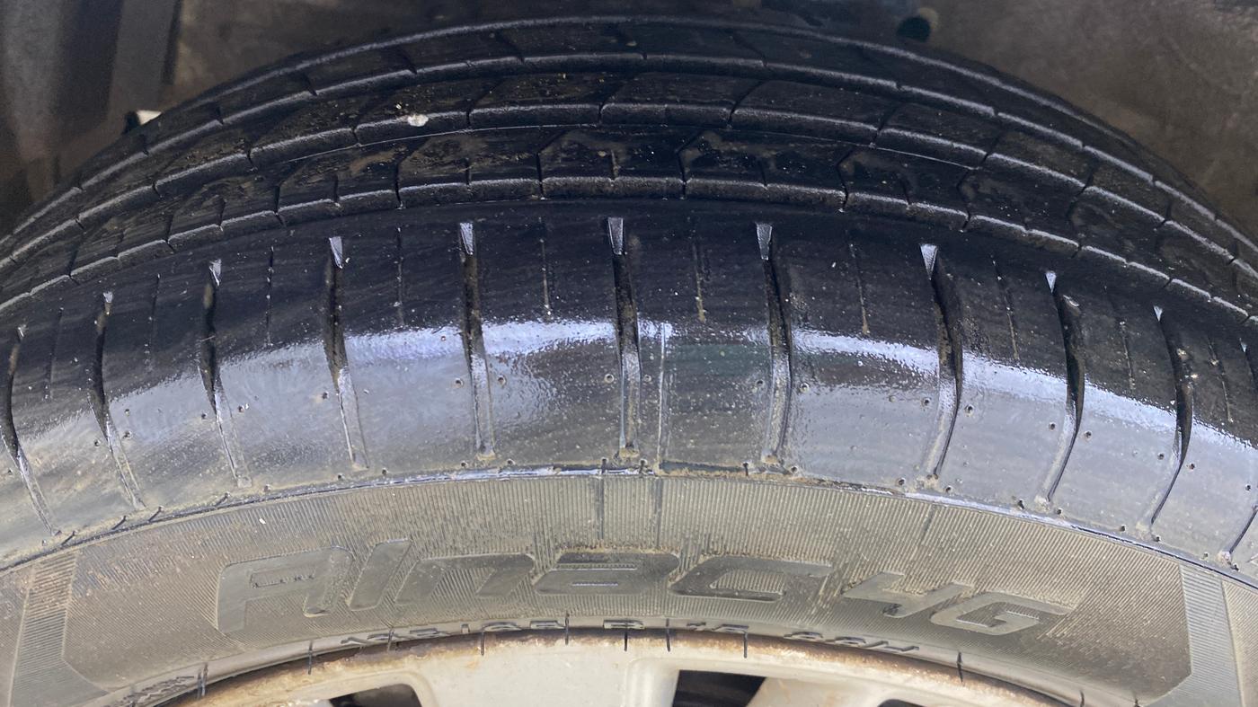 2017 Maruti Swift ZDI, Diesel, Manual, 79,848 km, Left Front Tyre Tread